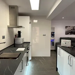 Espacioso De Diseno A 3 Min Renfe. Appartement
